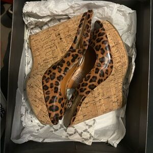 NEW WITH BOX Kenneth Cole Reaction Women’s Animal Print Peep-toe Wedge Cork 7M